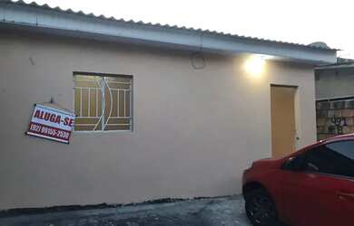Imagem: A casa possui 1 Dormitório, 1 Banheiro, 1 Vaga na garagem e