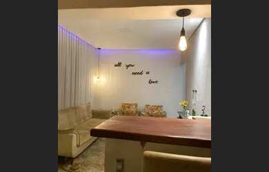 Imagem: A casa possui 2 Dormitórios, 1 Banheiro, 1 Vaga na garagem