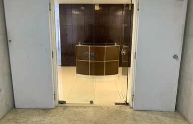 Imagem: O depósito possui 5 Vagas na garagem, 415m² de Área e está