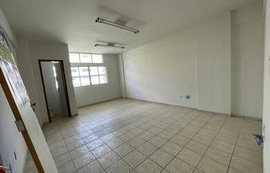 Imagem: O depósito possui 32m² de Área e está localizado em Centro