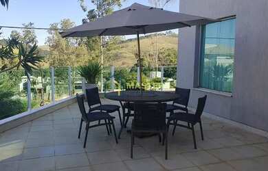 Imagem: Casa moderna com 4 quartos para locação, localizada em rua