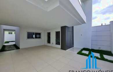 Imagem: A casa possui 3 Dormitórios, 3 Banheiros, 2 Vagas na garagem