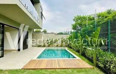 Imagem: A casa em condomínio possui 5 Dormitórios, 5 Banheiros, 4