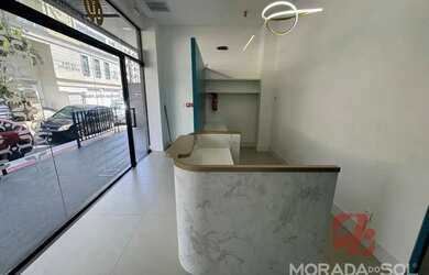 Imagem: O depósito possui 1 Vaga na garagem e 81m² de Área e está