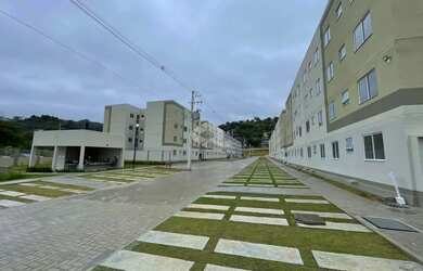 Imagem: O apartamento possui 2 Dormitórios, 1 Banheiro, 1 Vaga na garagem