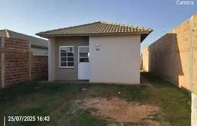 Imagem: A casa possui 2 Dormitórios, 1 Banheiro, 160m² de Área e