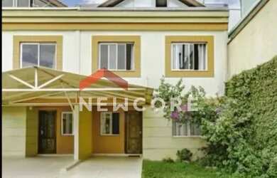 Imagem: A casa possui 3 Dormitórios, 2 Banheiros, 2 Vagas na garagem