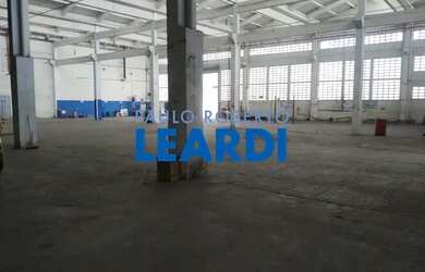 Imagem: O depósito possui 5 Vagas na garagem e 13000m² de Área e