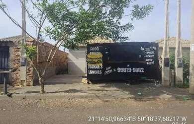 Imagem: A casa possui 2 Dormitórios, 1 Banheiro, 1 Vaga na garagem