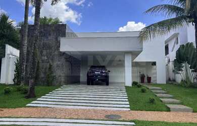 Imagem: A casa em condomínio possui 3 Dormitórios, 4 Banheiros, 2