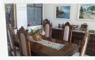 Imagem: A casa possui 4 Dormitórios, 5 Banheiros, 4 Vagas na garagem