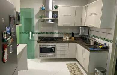 Imagem: A casa em condomínio possui 3 Dormitórios, 5 Banheiros, 3