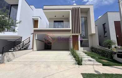 Imagem: A casa possui 5 Dormitórios, 5 Banheiros, 4 Vagas na garagem