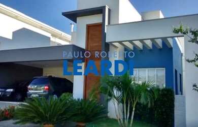 Imagem: A casa em condomínio possui 3 Dormitórios, 3 Banheiros, 4