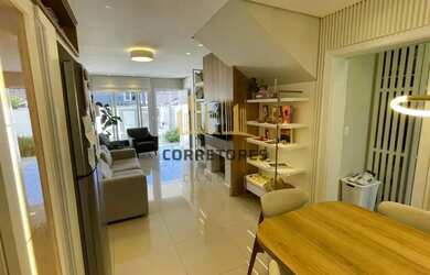 Imagem: A casa possui 3 Dormitórios, 3 Banheiros, 2 Vagas na garagem