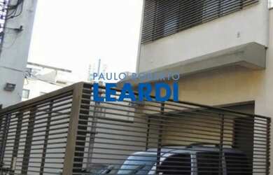 Imagem: O depósito possui 2 Vagas na garagem e 350m² de Área e está