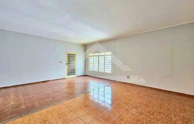 Imagem: O depósito e possui Dormitórios, Suítes, Banheiros, 4