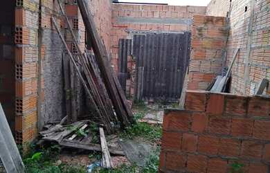 Imagem 2: casa em construção. 1 Vaga na garageme3 Dormitórios