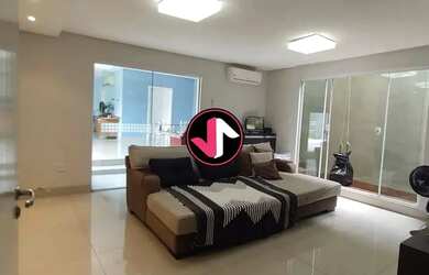 Imagem: A casa possui 5 Dormitórios, 4 Banheiros, 4 Vagas na garagem