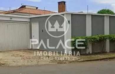 Imagem: A casa possui 1 Dormitório, 1 Banheiro, 3 Vagas na garagem