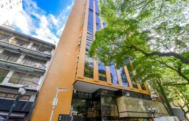 Imagem: O depósito possui 2 Vagas na garagem, 76m² de Área e está