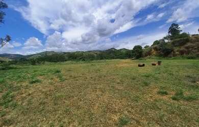 Imagem: O terreno possui 2.300m² de Área e está localizado em Centro
