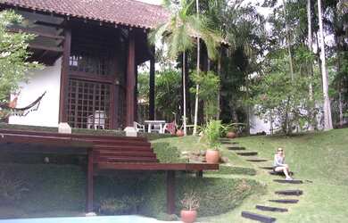 Imagem: A casa possui 3 Dormitórios e 3 Vagas na garagem e está localizado