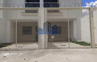 Imagem: A casa possui 3 Dormitórios, 3 Banheiros, 2 Vagas na garagem