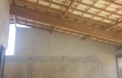 Imagem: A casa possui 2 Dormitórios, 2 Banheiros, 3 Vagas na garagem