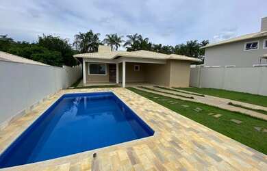 Imagem: A casa em condomínio possui 4 Dormitórios, 4 Banheiros, 2