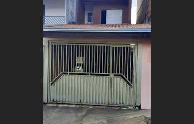 Imagem: A casa possui 4 Dormitórios, 2 Banheiros, 2 Vagas na garagem