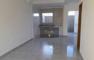 Imagem: A casa possui 2 Dormitórios, 2 Banheiros, 2 Vagas na garagem