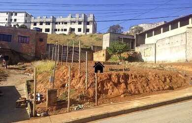 Imagem: O terreno possui 360m² de Área e está localizado em Fonte