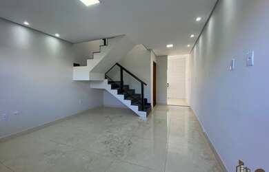 Imagem: A casa possui 2 Dormitórios, 1 Banheiro, 1 Vaga na garagem