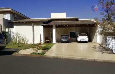 Imagem: A casa em condomínio possui 4 Dormitórios, 4 Banheiros, 5