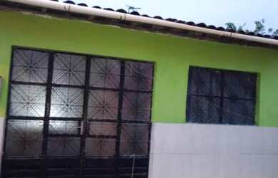 Imagem: A casa possui 2 Dormitórios, 1 Banheiro e está localizado