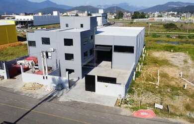 Imagem: O depósito possui 5 Vagas na garagem, 1.200m² de Área, Imóvel