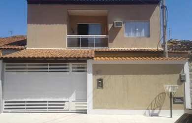 Imagem: A casa possui 3 Dormitórios, 3 Banheiros, 1 Vaga na garagem