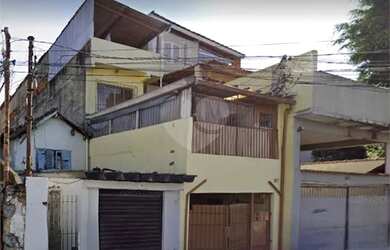 Imagem: A casa possui 5 Dormitórios, 4 Banheiros, 220m² de Área e