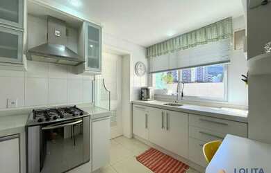 Imagem: O apartamento possui 2 Dormitórios, 2 Banheiros, 2 Vagas na