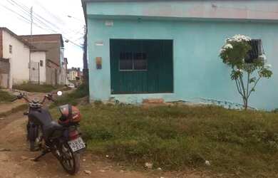 Imagem: A casa possui 2 Dormitórios, 2 Banheiros, 90m² de Área e