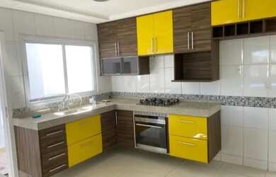 Imagem: A casa possui 2 Dormitórios, 1 Banheiro e está localizado