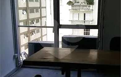 Imagem: O depósito possui 4 Vagas na garagem, 50m² de Área e está