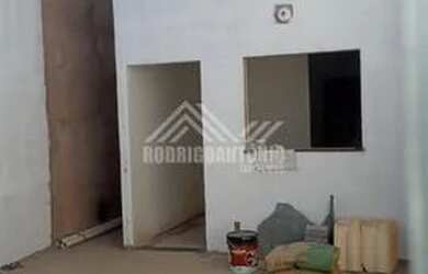 Imagem: A casa possui 2 Dormitórios, 1 Banheiro, 1 Vaga na garagem