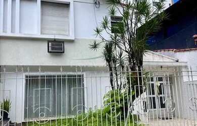 Imagem: A casa possui 4 Dormitórios, 5 Banheiros, 5 Vagas na garagem