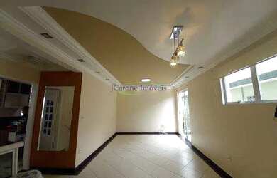 Imagem: A casa possui 3 Dormitórios, 4 Banheiros, 2 Vagas na garagem