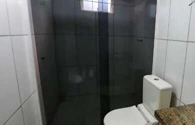 Imagem: A casa possui 2 Dormitórios, 1 Banheiro, 2 Vagas na garagem