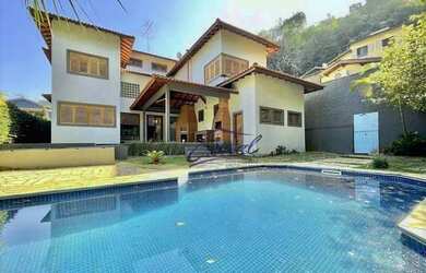 Imagem: A casa em condomínio possui 5 Dormitórios, 4 Banheiros, 3