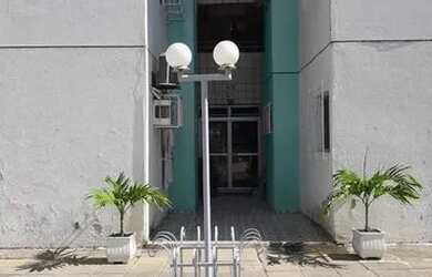 Imagem: O apartamento possui 3 Dormitórios, 1 Banheiro, 2 Vagas na