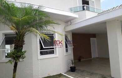 Imagem: A casa possui 3 Dormitórios, 3 Banheiros, 2 Vagas na garagem